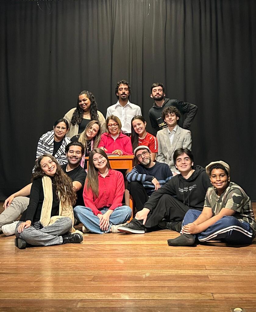 “Os Carlitos” leva trajetória de Edy Lima ao palco da Feira do Livro